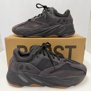 adidas Yeezy Boost 700 Utility Black Men’s Sneakers Size 8.5 FV5304